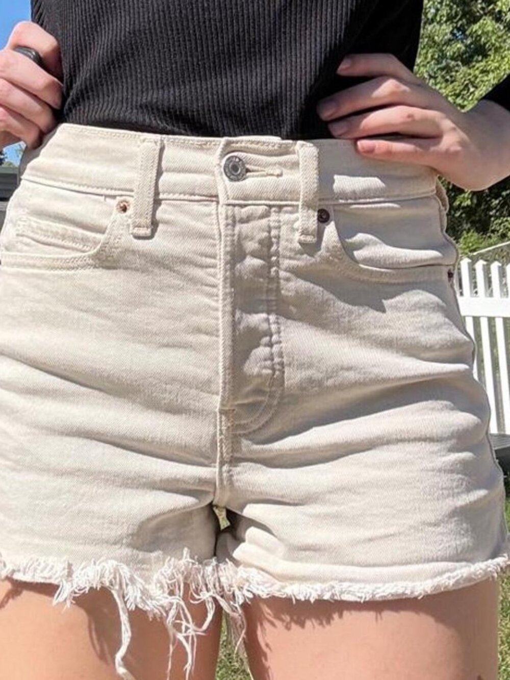 Old Navy ‘sky-high A-line’ cream khaki denim high-waisted shorts - SIZE 4